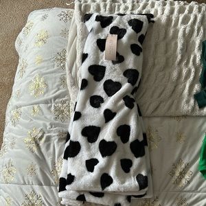 Rachel Zoe faux fur black heart blanket